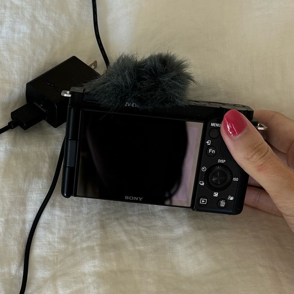 SONY ZV-e10 DIGITAL CAMERA - Picture 6 of 6